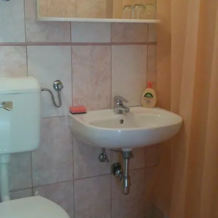 - Nena Božava