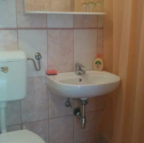 - Nena Božava